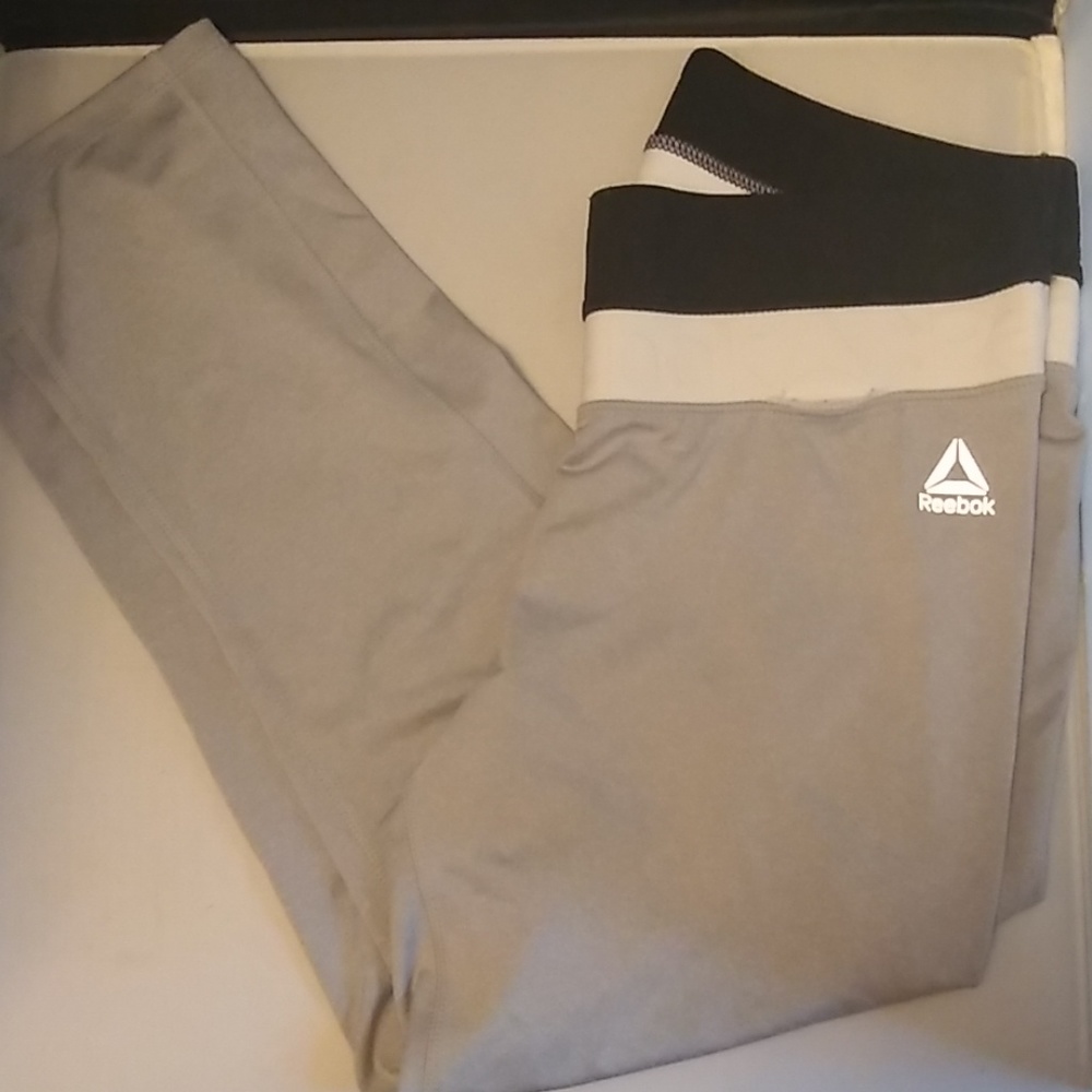 EUC Reebok Cropped Athletic Pants Size S - Picture 1 of 6